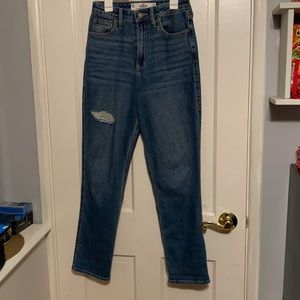 Hollister curvy ultra high rise vintage straight